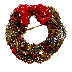 Lost in the 🔥 Vintage Signed “ART”Rhinestone Christmas Wreath Brooch